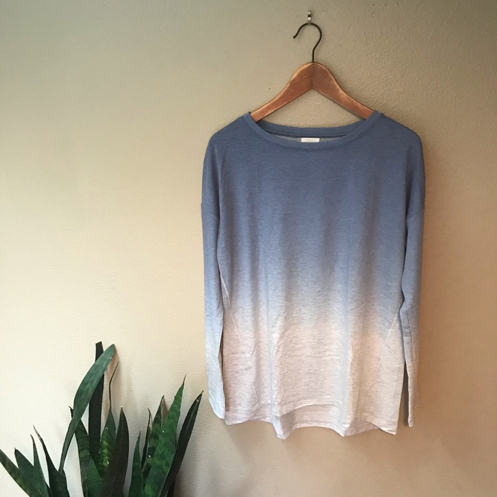 NWOT Alfani Ombré Blue/White Top Soft Cozy Cotton